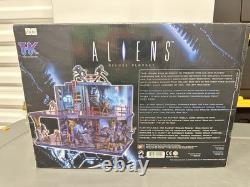 2004 Vintage Aliens Deluxe Playset Box Tree House Kids Colonial Marines Figures