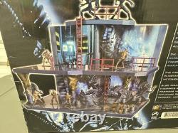 2004 Vintage Aliens Deluxe Playset Box Tree House Kids Colonial Marines Figures