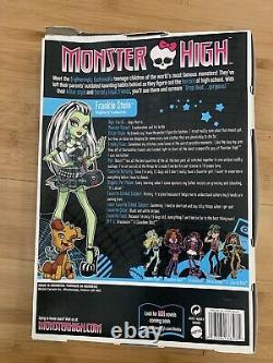 2009 Monster High Frankie Stein Doll First Wave Watzit Pet New In Box NIB