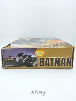BATWING with Villain Cruncher BATMAN 1989 Toy Biz 99% Complete with Box vintage