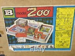 BRITAINS TOYS, Plastic Zoo Animals MODEL ZOO SET, BOXED CAT NUMBER 4712 VINTAGE