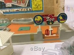 BRITAINS TOYS, Plastic Zoo Animals MODEL ZOO SET, BOXED CAT NUMBER 4712 VINTAGE