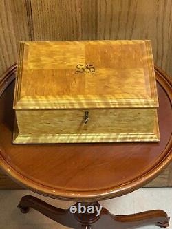 Beautiful Vintage Wooden Jewelry/Trinket/Humidor Box