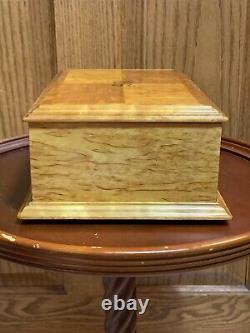 Beautiful Vintage Wooden Jewelry/Trinket/Humidor Box