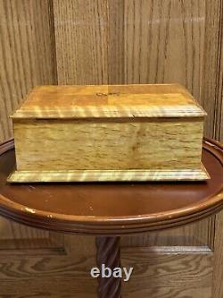 Beautiful Vintage Wooden Jewelry/Trinket/Humidor Box