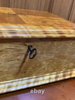 Beautiful Vintage Wooden Jewelry/Trinket/Humidor Box