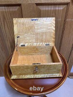 Beautiful Vintage Wooden Jewelry/Trinket/Humidor Box