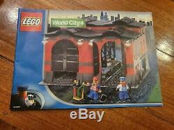 LEGO WORLD CITY 10027 Train Engine Shed (USED BUT COMPLETE) Ships Worldwide