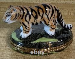 Limoges France, Beautiful Bengal Tiger Peint Main Trinket Box Vintage NOS
