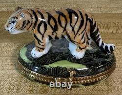 Limoges France, Beautiful Bengal Tiger Peint Main Trinket Box Vintage NOS