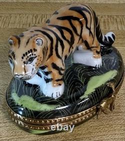 Limoges France, Beautiful Bengal Tiger Peint Main Trinket Box Vintage NOS