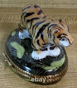 Limoges France, Beautiful Bengal Tiger Peint Main Trinket Box Vintage NOS