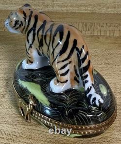 Limoges France, Beautiful Bengal Tiger Peint Main Trinket Box Vintage NOS