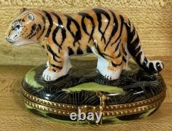 Limoges France, Beautiful Bengal Tiger Peint Main Trinket Box Vintage NOS