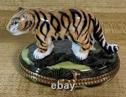 Limoges France, Beautiful Bengal Tiger Peint Main Trinket Box Vintage NOS