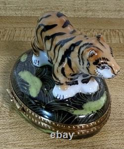 Limoges France, Beautiful Bengal Tiger Peint Main Trinket Box Vintage NOS