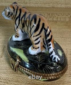 Limoges France, Beautiful Bengal Tiger Peint Main Trinket Box Vintage NOS