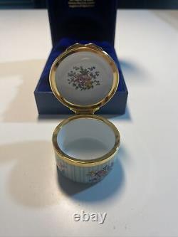 MINT! HALCYON DAYS enamel trinket box Who Opens This Must Have A Kiss