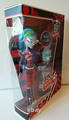 Monster High Ghoulia Yelps Daughter of the Zombies Original Ghouls Doll In Box