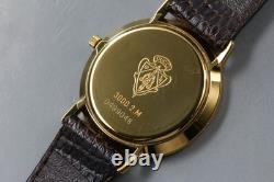 Near MINT withBox GUCCI 3000.2. M Gold Dial 32mm Quartz Men's Vintage Watch