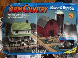 New ERTL Farm Country House and Barn Set #4230 1/64 Scale Rare Vintage