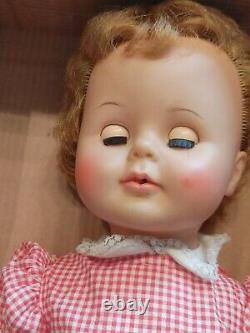 Rare Vintage 1961 IDEAL #1300-3 Kissy THE NEW KISSING DOLL 22 WithBox COMPLETE