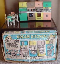 VHTF Vintage Barbie De Luxe Reading Dream Kitchen with Box