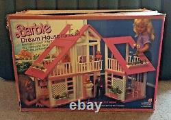 VINTAGE 1985 AUTHENTIC Barbie Dream House Pink A Frame With Original Box