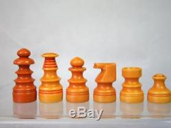 VINTAGE ART DECO BAKELITE CHESS SET K 57 mm AND BOX PLUS SORRENTO CHESS BOARD