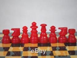 VINTAGE ART DECO BAKELITE CHESS SET K 57 mm AND BOX PLUS SORRENTO CHESS BOARD