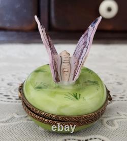 VINTAGE Chamart Limoges Peint Main Purple Butterfly Hinged Trinket Box, France