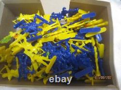 Vintage 132 Box Roman Toy Soldiers Military Plastic & Catapults Blue Yellow 89