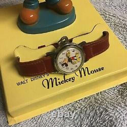 Vintage 1950's MICKEY MOUSE TIMEX Watch MICKEY PLASTIC STATUE in original box
