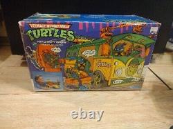 Vintage 1989 TMNT Teenage Mutant Ninja Turtles Party Wagon Complete With Box. RD