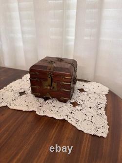 Vintage Chinese Jewelry Box