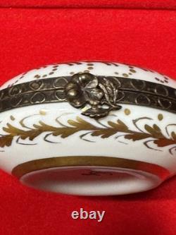 Vintage French Hand Painted Porcelain Hinged Trinket Box Je Suis Libre 2.5