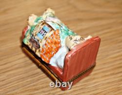 Vintage Limoges Peint Main Teddy Bear In Bed 1 3/4 Trinket Box Rare