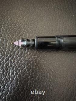 Vintage Montblanc Meisterstuck #146 Fountain Pen Black with Gold Trim in Box