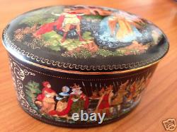 Vintage Palech Porcelain Trinket box, Russian Art of stunning detail / Pristine