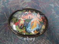 Vintage Palech Porcelain Trinket box, Russian Art of stunning detail / Pristine