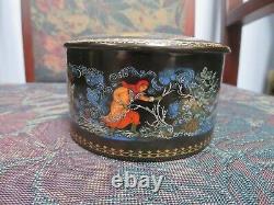 Vintage Palech Porcelain Trinket box, Russian Art of stunning detail / Pristine