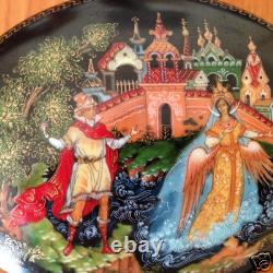 Vintage Palech Porcelain Trinket box, Russian Art of stunning detail / Pristine