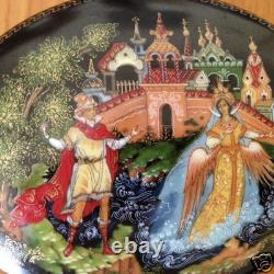 Vintage Palech Porcelain Trinket box, Russian Art of stunning detail / Pristine