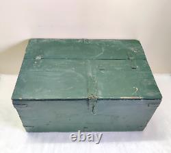 Vintage Primitive Handmade Wooden Box With Lid Decorative Collectible Props W431