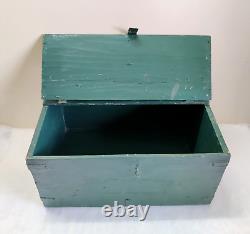 Vintage Primitive Handmade Wooden Box With Lid Decorative Collectible Props W431