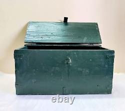 Vintage Primitive Handmade Wooden Box With Lid Decorative Collectible Props W431