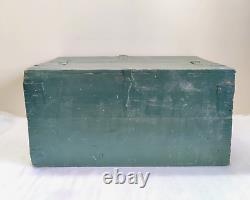 Vintage Primitive Handmade Wooden Box With Lid Decorative Collectible Props W431