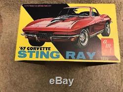 Vintage Rare AMT 1967 Corvette Stingray 1/25 Plastic Model Kit T238 Boxed
