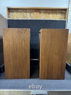 Vintage Realistic Nova-7B Speakers With Original Box And Packaging Excellent