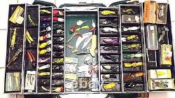 Vintage Umco 1000U Tackle Box Loaded With Tackle Lures Look at all pictures